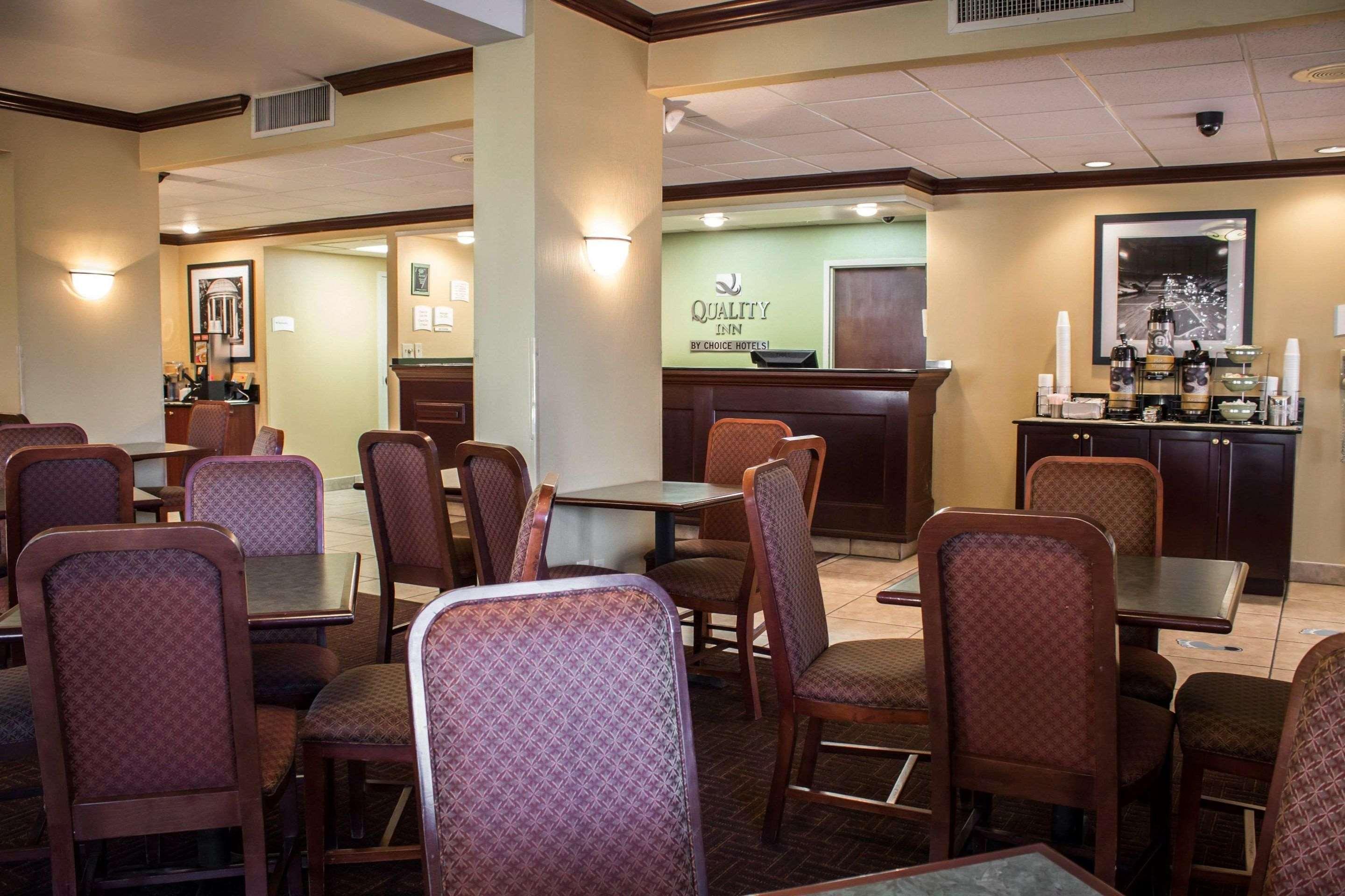 Hampton Inn Chapel Hill Exteriör bild