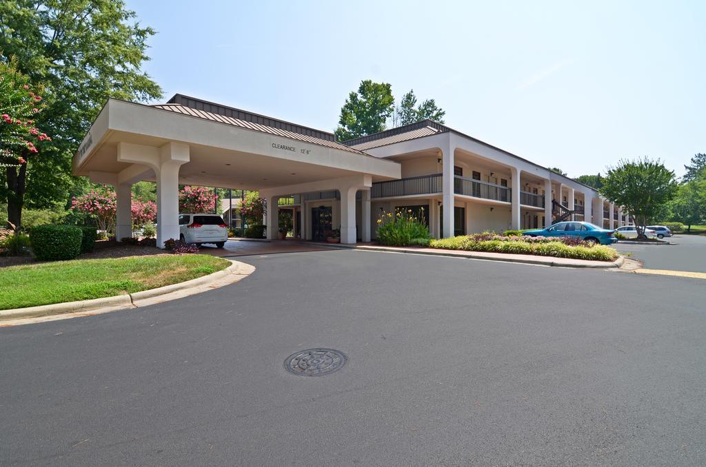 Hampton Inn Chapel Hill Exteriör bild