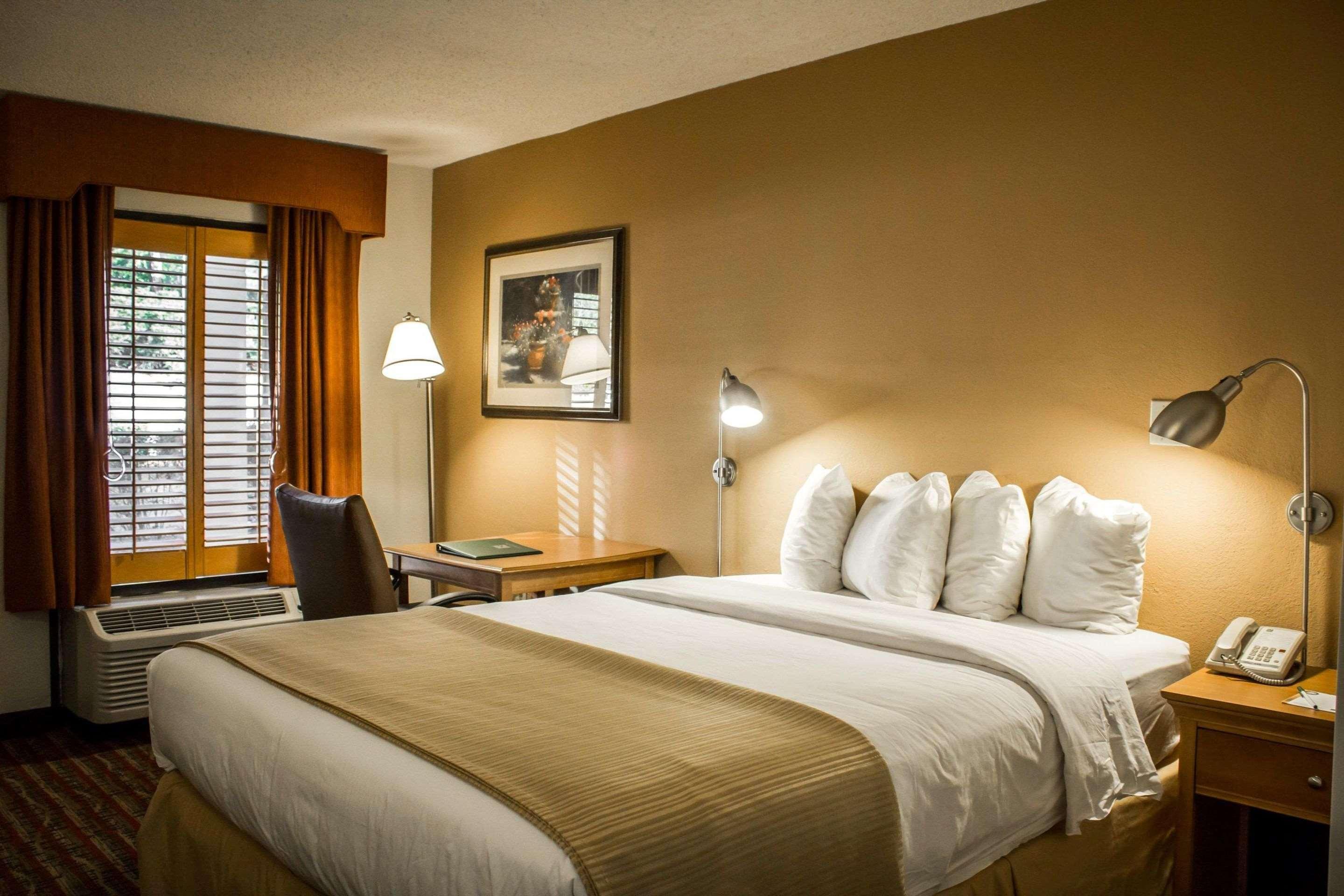 Hampton Inn Chapel Hill Exteriör bild
