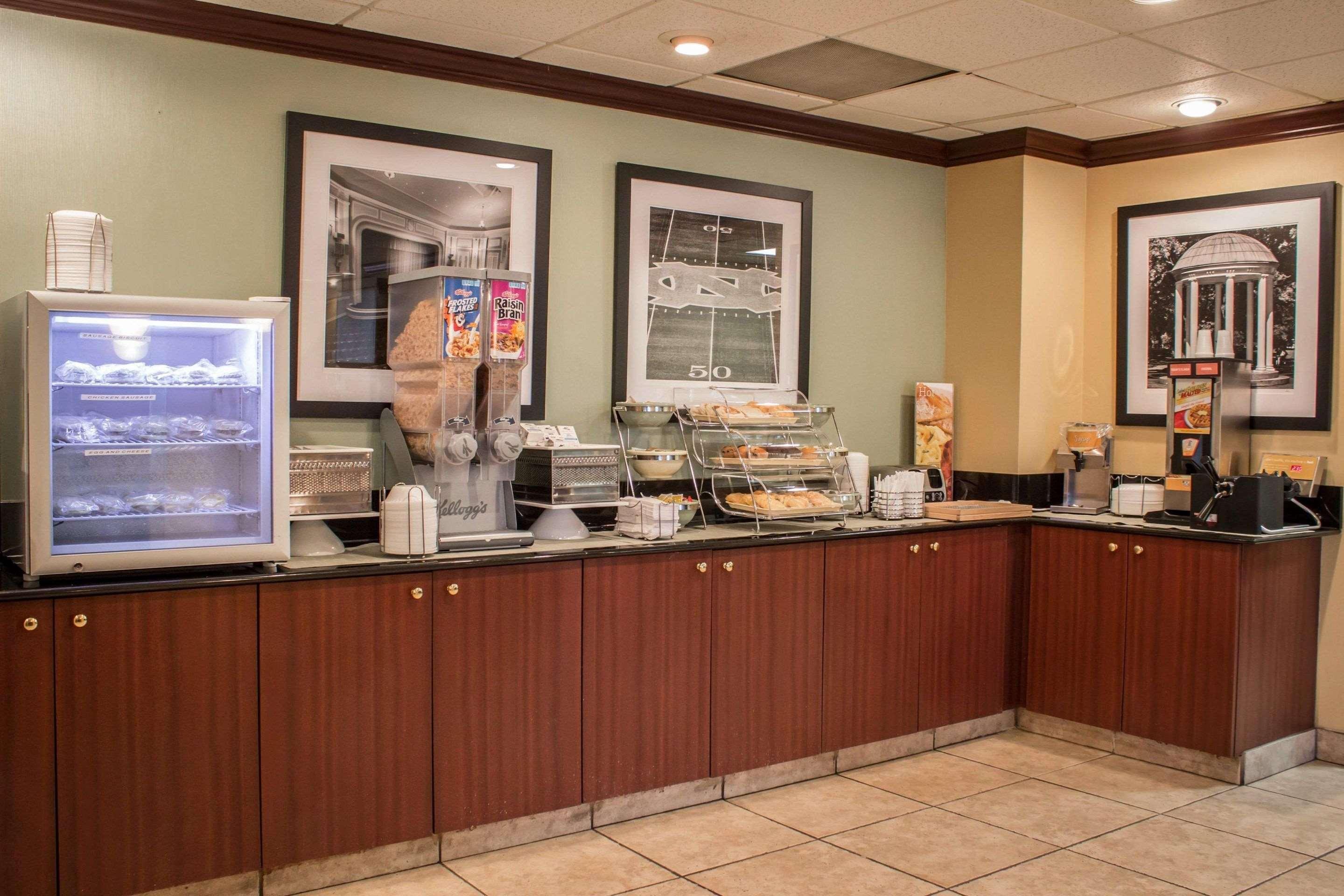 Hampton Inn Chapel Hill Exteriör bild